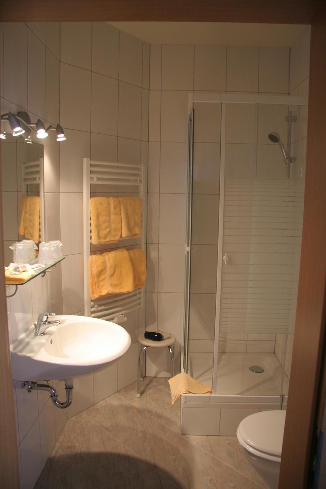 Hotel Wettin Treuen Buitenkant foto